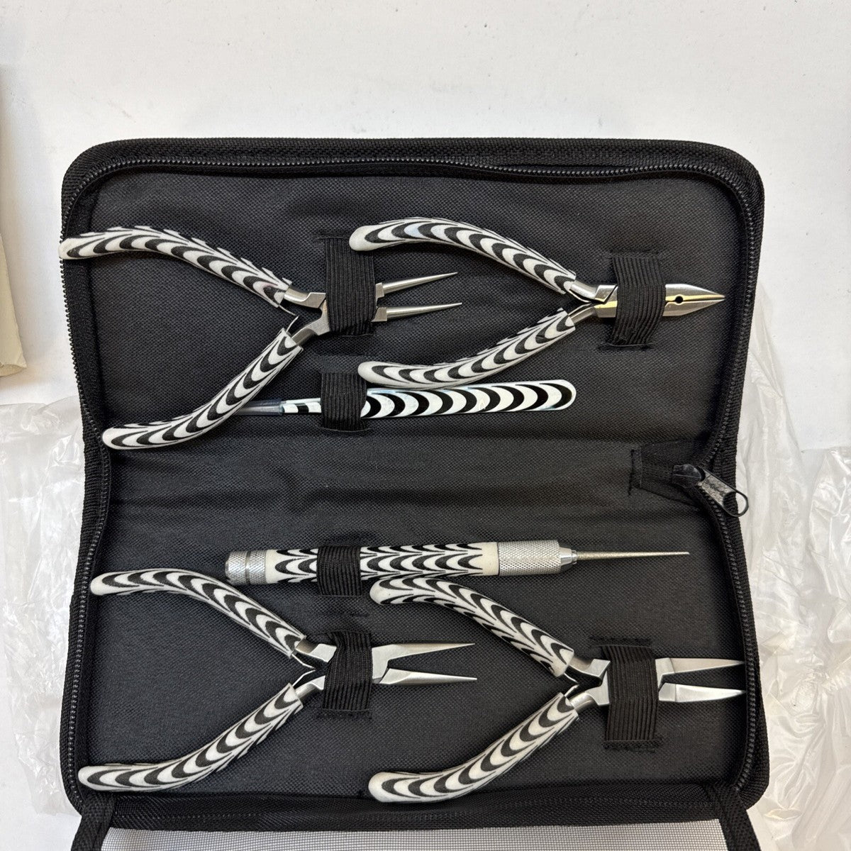 6-Piece Zebra Pattern Jewelry Tool Kit – Stylish Pliers Set with Travel Pouch for Beading & Wire Work